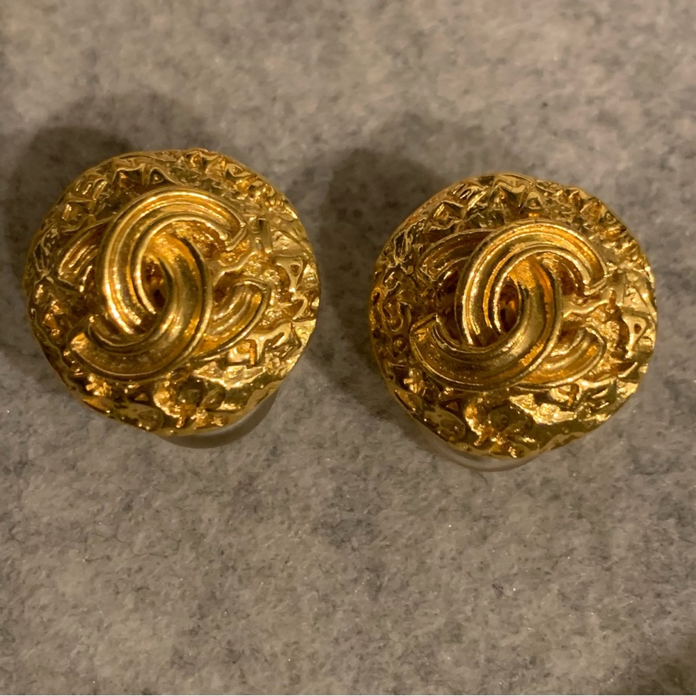 Authentic Vintage Chanel Gold clip on Circa 95’.  Excellent condition.